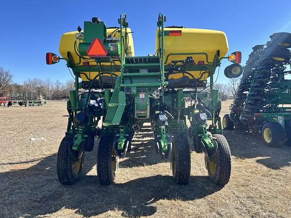 Image of John Deere 1770 equipment image 3