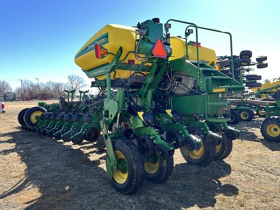 Image of John Deere 1770 equipment image 2