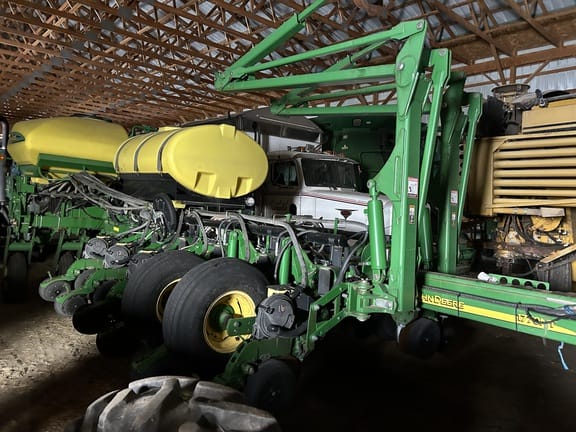 2007 John Deere 1770 Equipment Image0