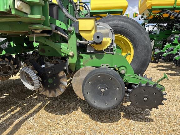 Image of John Deere 1770 equipment image 3
