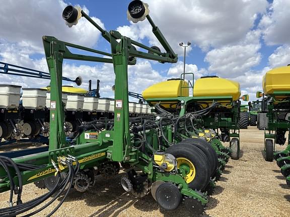 Image of John Deere 1770 equipment image 2