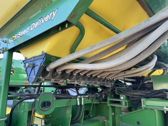 Image of John Deere 1770 equipment image 4