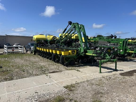 Image of John Deere 1770 Primary image