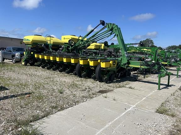 Image of John Deere 1770 equipment image 4