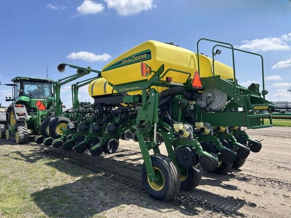Image of John Deere 1770 equipment image 4