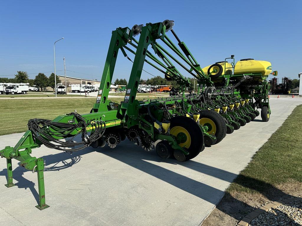 Image of John Deere 1770 Primary image