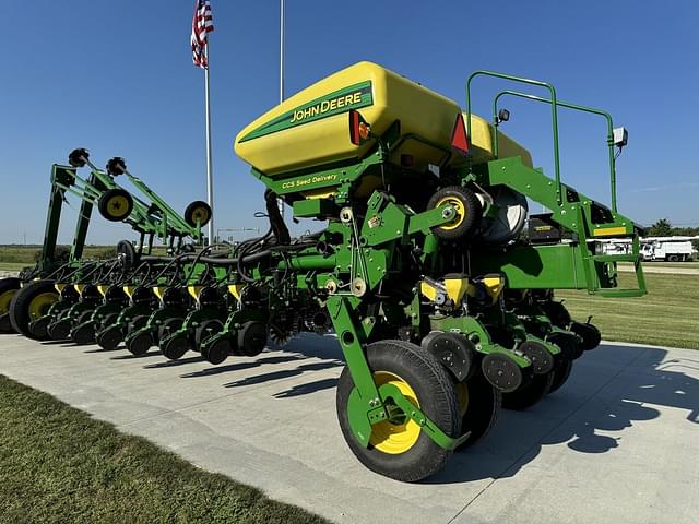 Image of John Deere 1770 equipment image 3