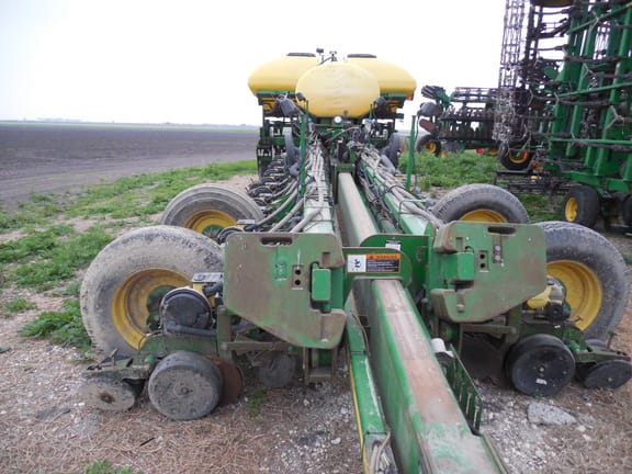 2007 John Deere 1770 Equipment Image0