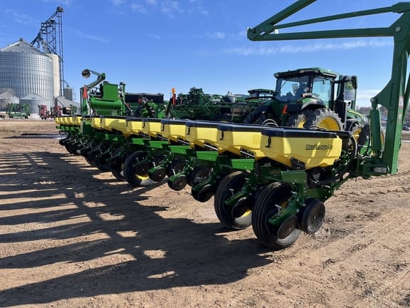 Main image John Deere 1770