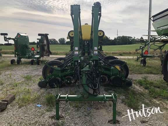 Image of John Deere 1770 equipment image 1