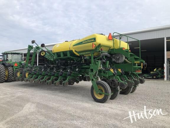 Image of John Deere 1770 equipment image 4