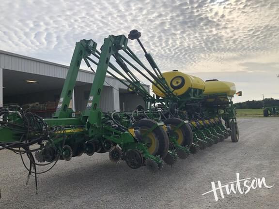 Image of John Deere 1770 equipment image 2