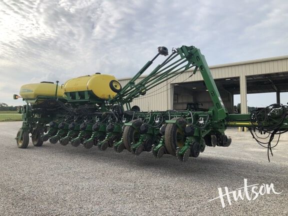 2022 John Deere 1770 Equipment Image0