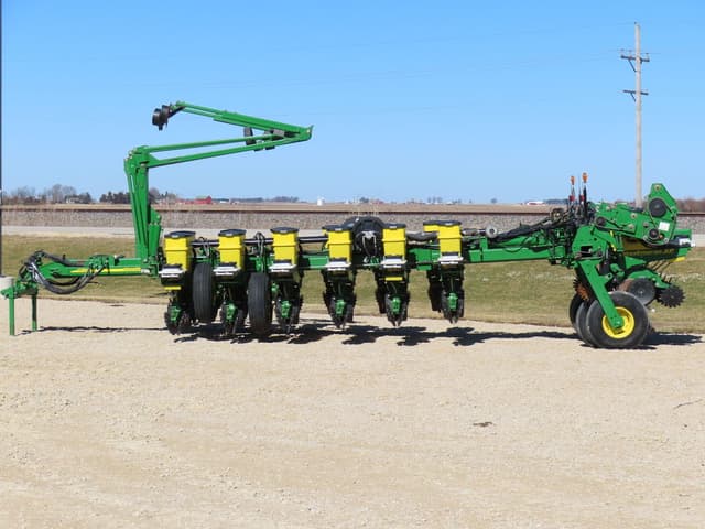 Image of John Deere 1770 equipment image 2