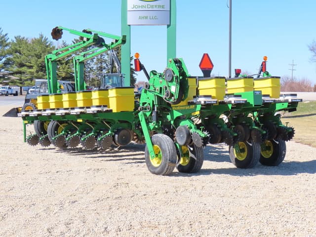 Image of John Deere 1770 equipment image 4