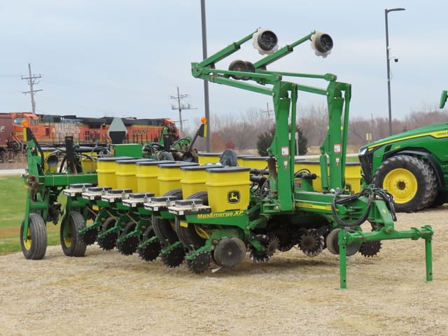 Image of John Deere 1770 equipment image 1