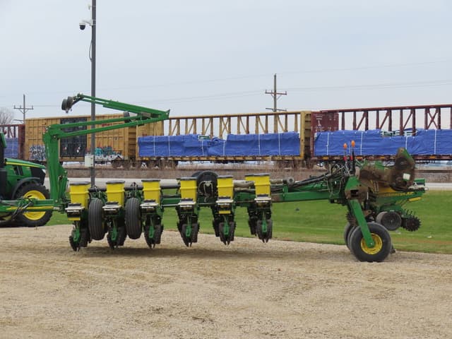 Image of John Deere 1770 equipment image 2