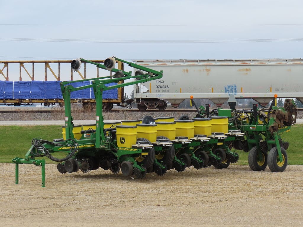 2007 John Deere 1770 Equipment Image0