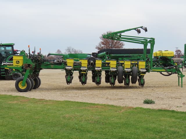 Image of John Deere 1770 equipment image 3