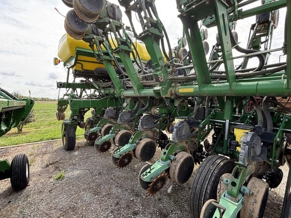 Image of John Deere 1790 equipment image 3