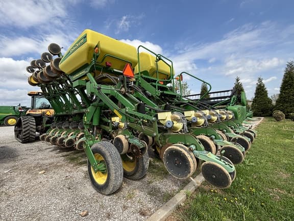 Image of John Deere 1790 equipment image 2