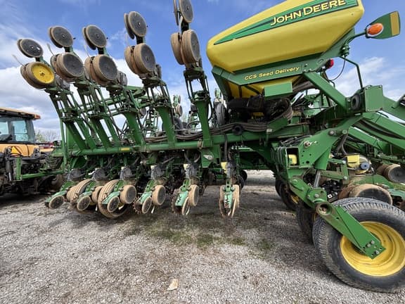 Image of John Deere 1790 equipment image 1