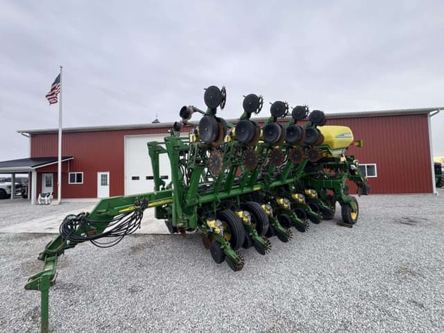 Image of John Deere 1790 equipment image 2