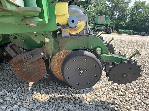 Image of John Deere 1790 equipment image 4