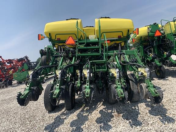 Image of John Deere 1790 equipment image 2