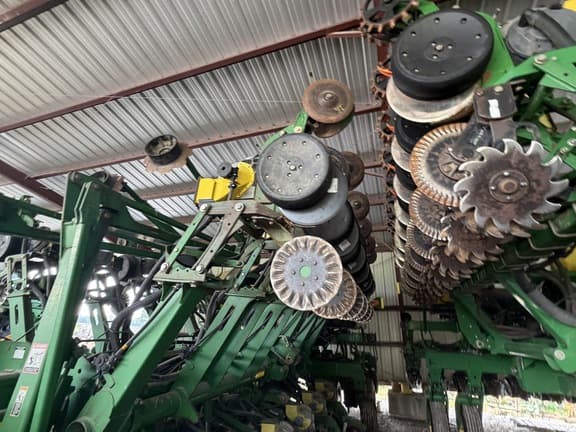 Image of John Deere 1790 equipment image 2