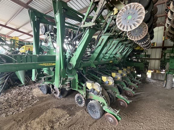 Image of John Deere 1790 equipment image 1