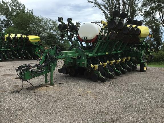 Image of John Deere 1790 equipment image 2