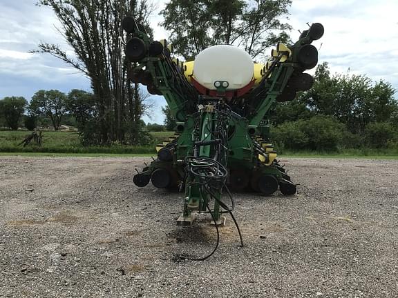 Image of John Deere 1790 equipment image 1