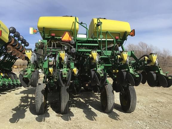 Image of John Deere 1790 equipment image 1