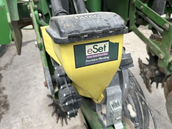 Image of John Deere 1790 equipment image 4