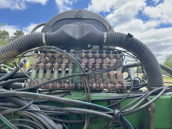 Image of John Deere 1790 equipment image 2