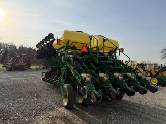 Image of John Deere 1790 equipment image 2