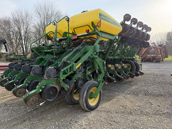 Image of John Deere 1790 equipment image 3