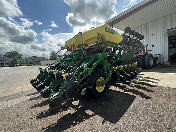 Image of John Deere 1790 equipment image 1
