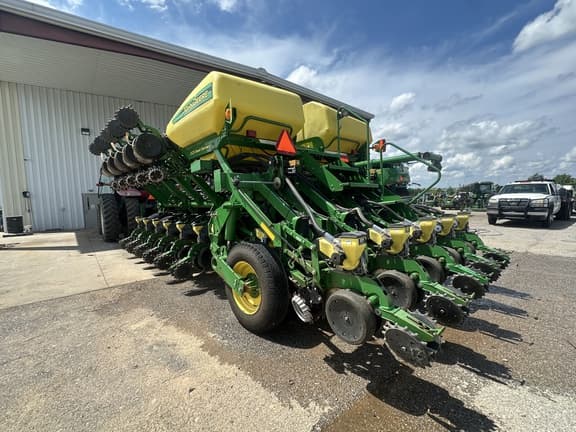 Image of John Deere 1790 equipment image 3