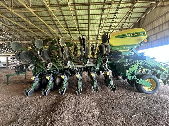 Image of John Deere 1790 equipment image 4