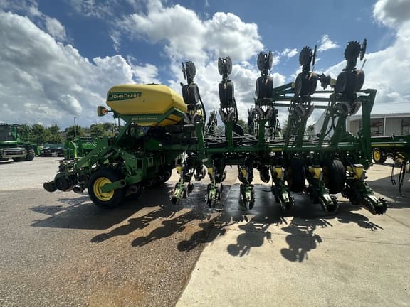 Image of John Deere 1790 equipment image 1