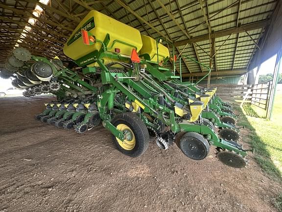 Image of John Deere 1790 equipment image 3