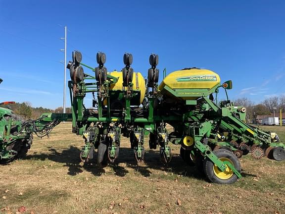 Image of John Deere 1790 equipment image 4