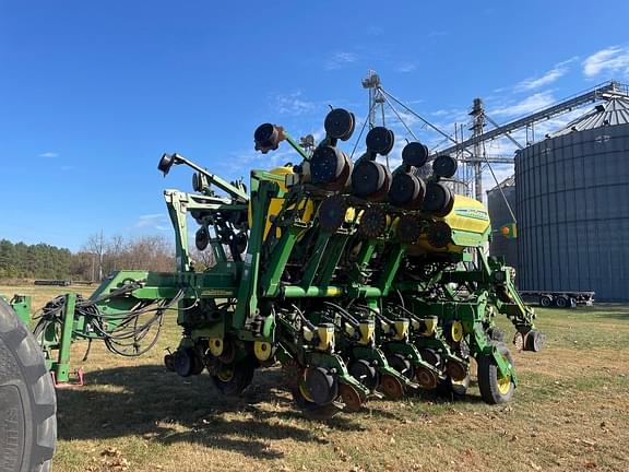 Image of John Deere 1790 equipment image 1