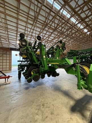 Image of John Deere 1790 equipment image 2