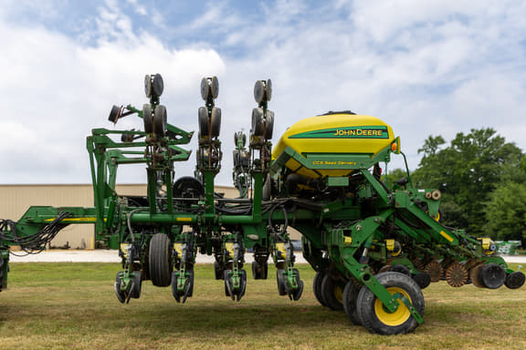 Image of John Deere 1790 equipment image 4