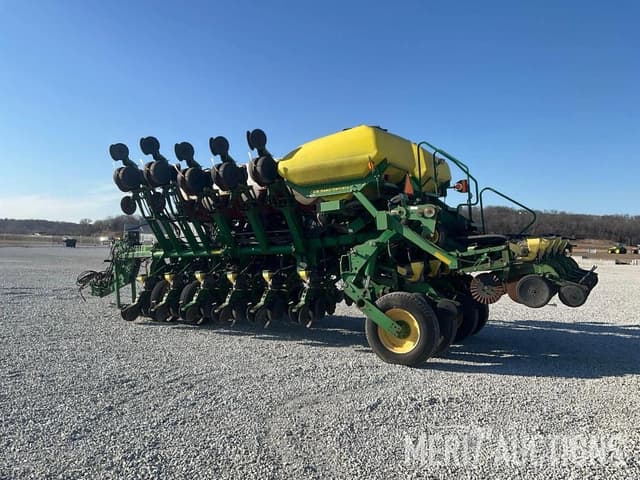 Image of John Deere 1790 equipment image 2