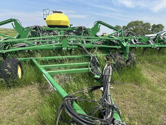 Image of John Deere 1830 equipment image 1
