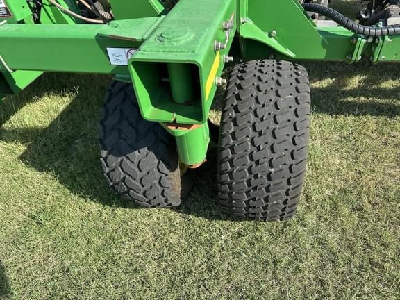 Image of John Deere 1890 equipment image 4